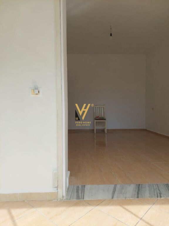 JEPET DYQAN 58 M2 ME QERA NE LAPRAKE 60.000 LEKE