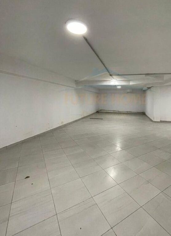 Qera, Ambjent Biznesi, Blloku, Tiranë