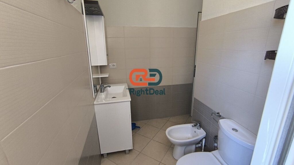 Ne Fresk, Shitet Apartament 2+1 Me Pamje Te Lire !!!