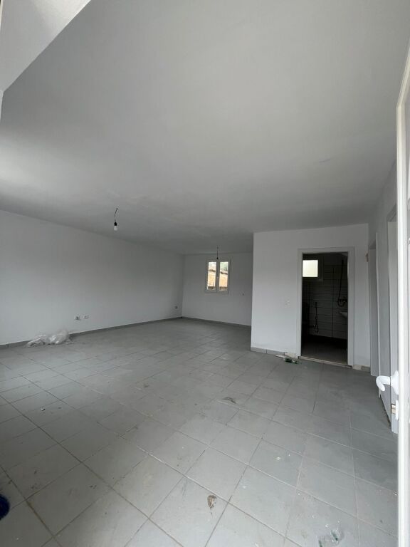 Shitet Shtëpi Private – Armath, pranë Gjirit të Lalëzit