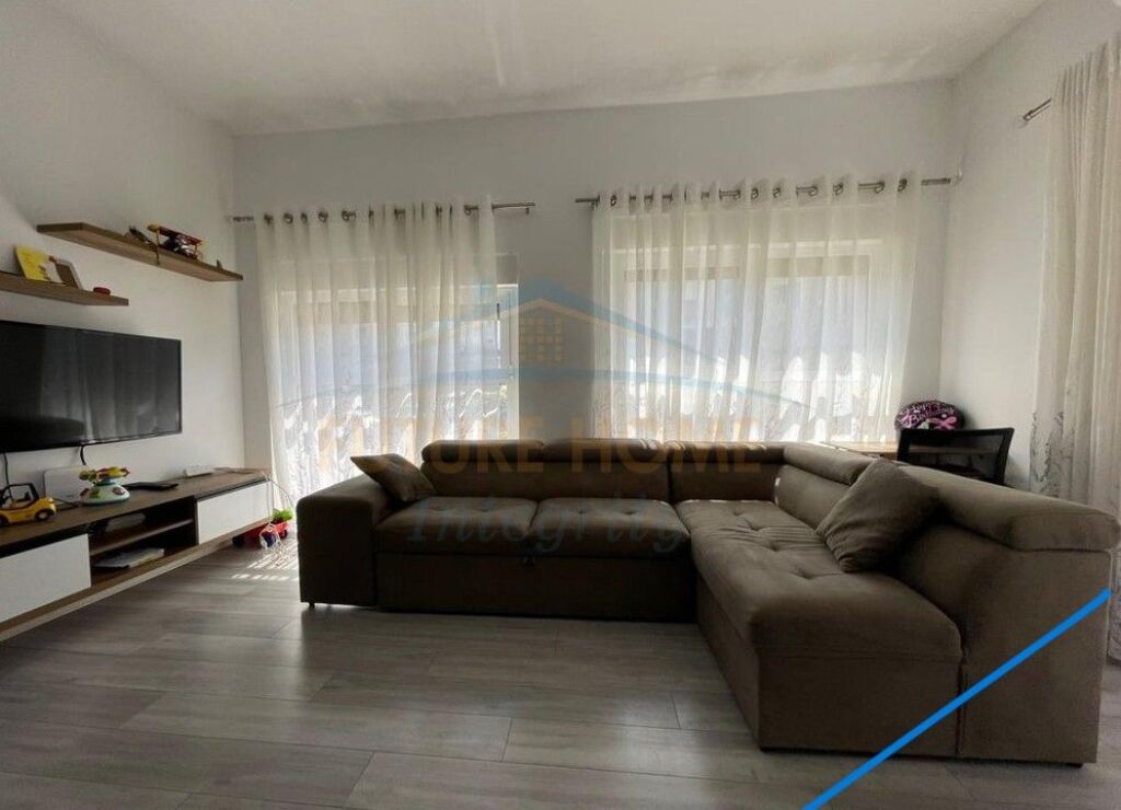 OKAZION  Shitet, Apartament 2+1+2 , Kompleksi Mangalem, Tiranë.