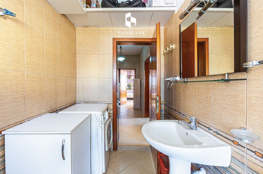 🌟 Shitet : Apartament 2+1 në Zemër të Tiranës (📍Sheshi Skëndërbe – Rr. Fortuzi ) 74m², Kati 4 Planimetri Perfekte Çmimi : 179K 🔥