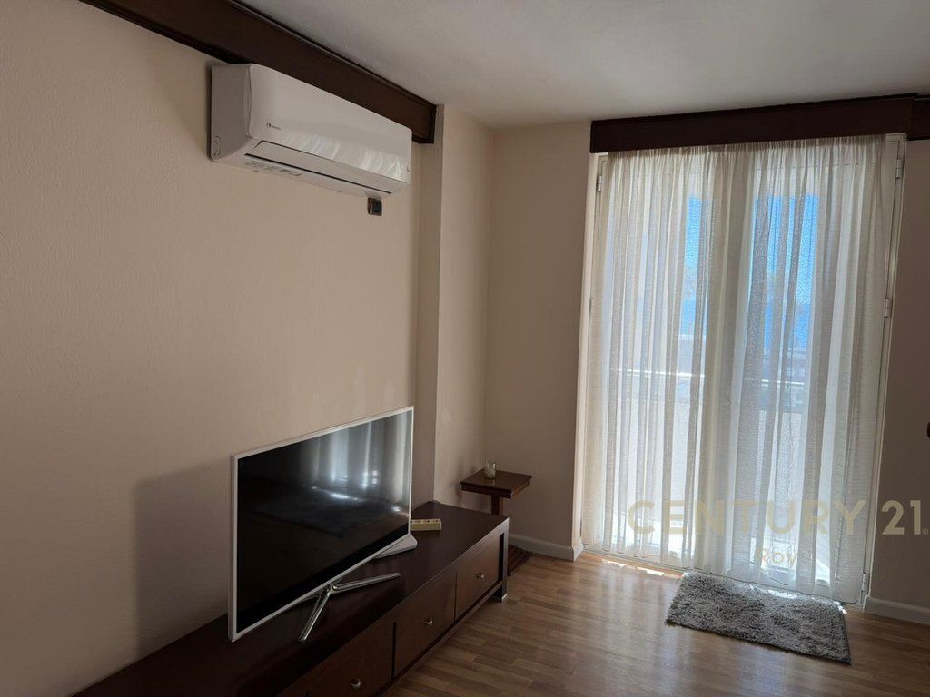 JEPET APARTAMENT 3+1+2 ME QERA NE VOLLGA , DURRES !