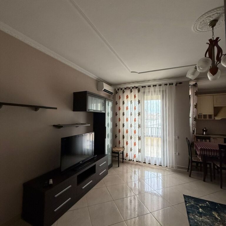 AFFITTASI APPARTAMENTO 2+1-SELITË E VJETËR (GIARDINO BOTANICO