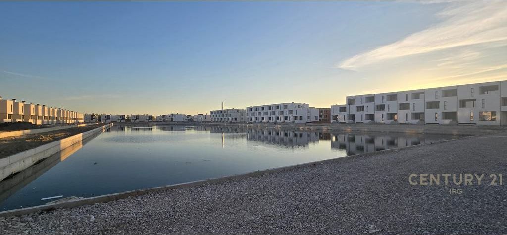 VILE 3-KATESHE ME PISHINE TE TURQUOISE MARINA, GJIRI I LALEZIT!