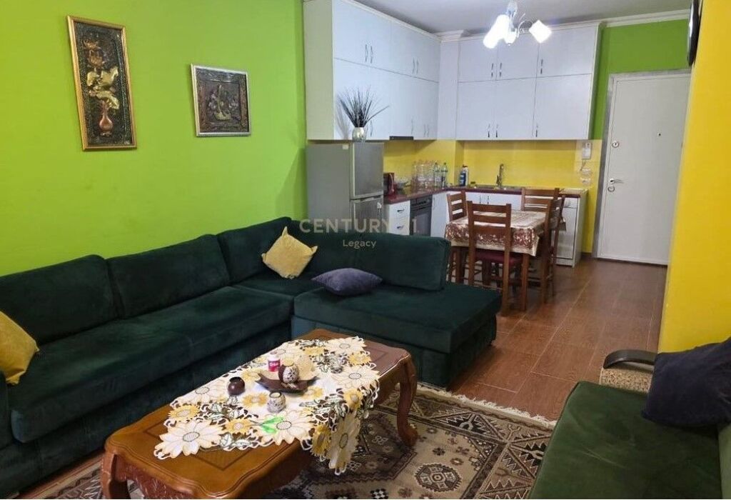 Jepet Apartament me qira 1+1 - Rruga Frosina Plaku