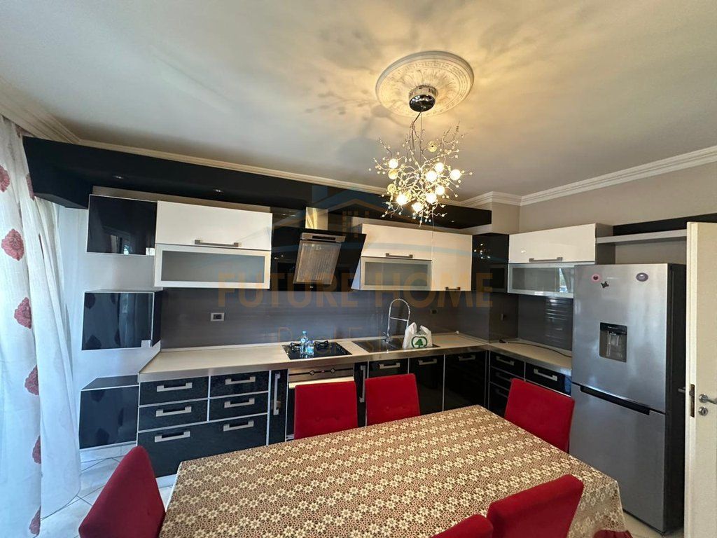 Shitet 2+1+2, Laprake 1600€/metri