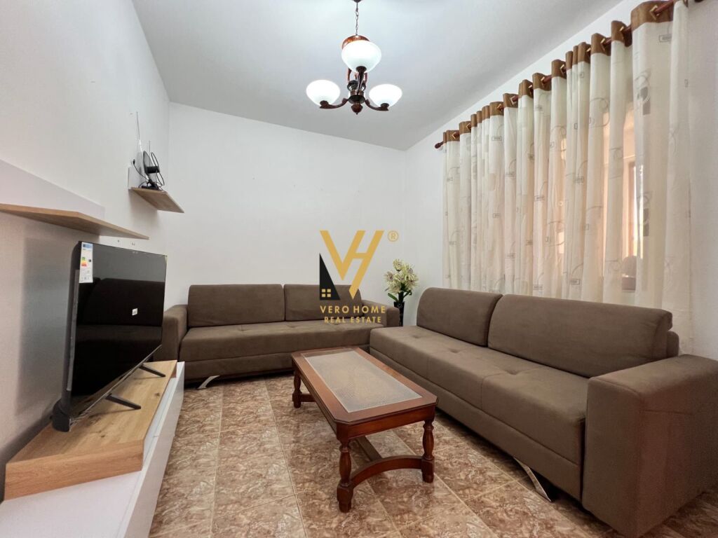 JEPET HYRJE 1+1+BLK TE KODRA E PRIFTIT 35.000 LEKE