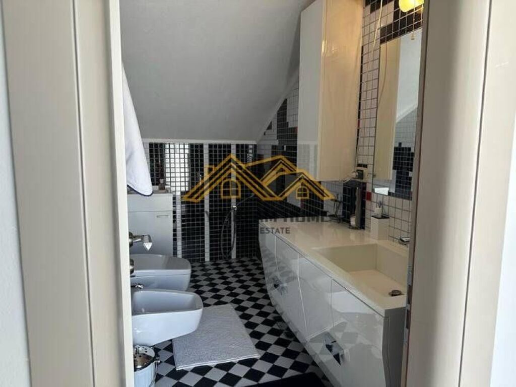 SHITET VILE 4 KATESHE NE QENDER TE DURRESIT PRANE GJYKATES !