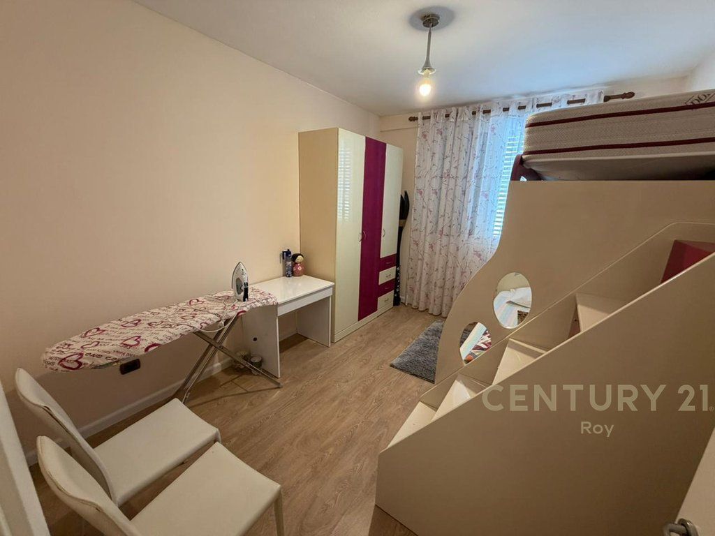 JEPET APARTAMENT 3+1+2 ME QERA NE VOLLGA , DURRES !