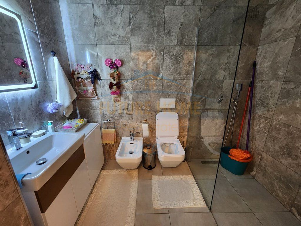 Shitet, Apartament 2+1+Post Parkimi, Liqeni i Thate, Tiranë