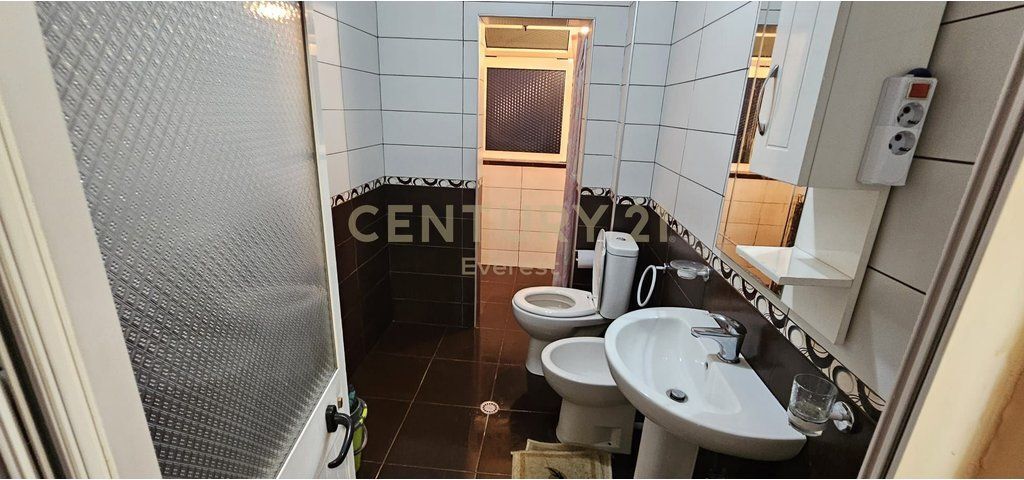 2+1 apartment for sale in the Irfan Tomini area,