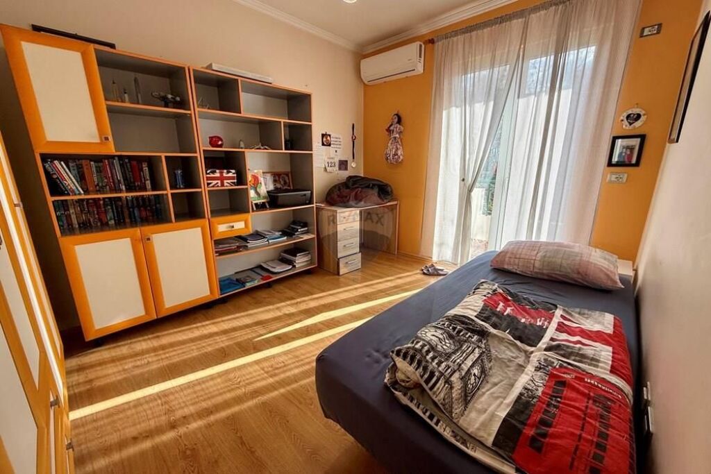 3-storey villa for sale in Sauk!