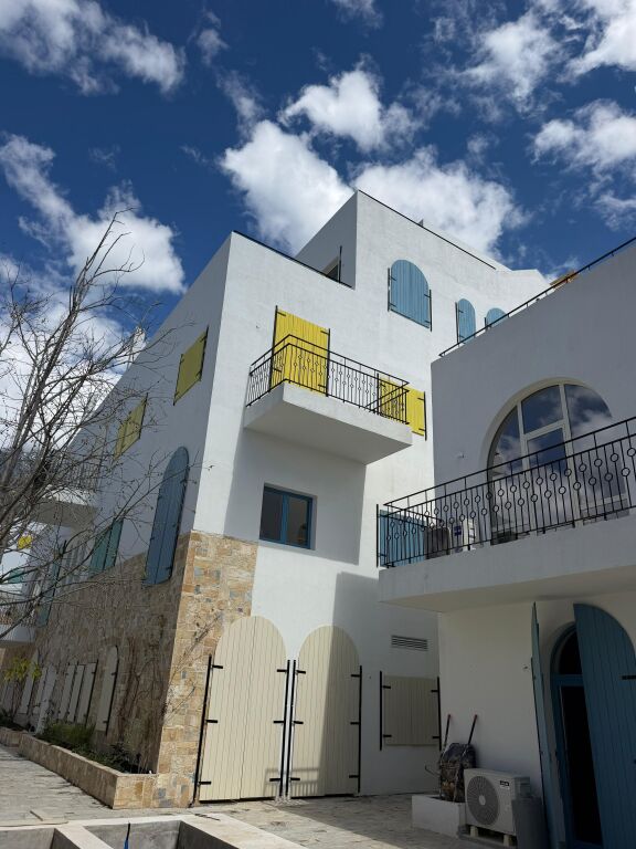 🏡 Shitet Apartament 2+1 – Santorini Residence, Dhërmi 📍