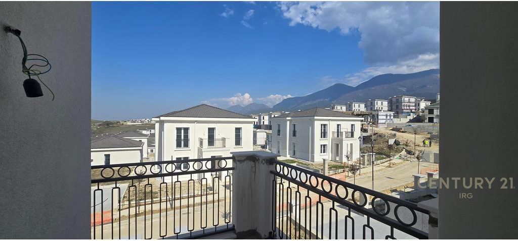 VILLA SUL LAGO DI ROLLING HILLS!