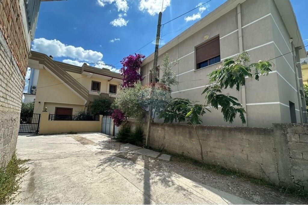 🔥 SHTËPI PRIVATE NË SHITJE – VLORË! 🔥  🏡 Shtëpi 2 kate me oborr privat