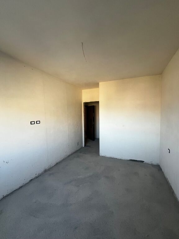 📍Paskuqan Shkolla Lidhja Prizerenit Shitet Apartament 2+1+2