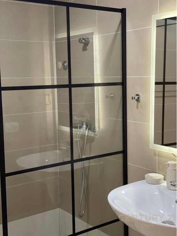 Affittasi appartamento 3+1+2 con parcheggio a Fiori Di Bosco