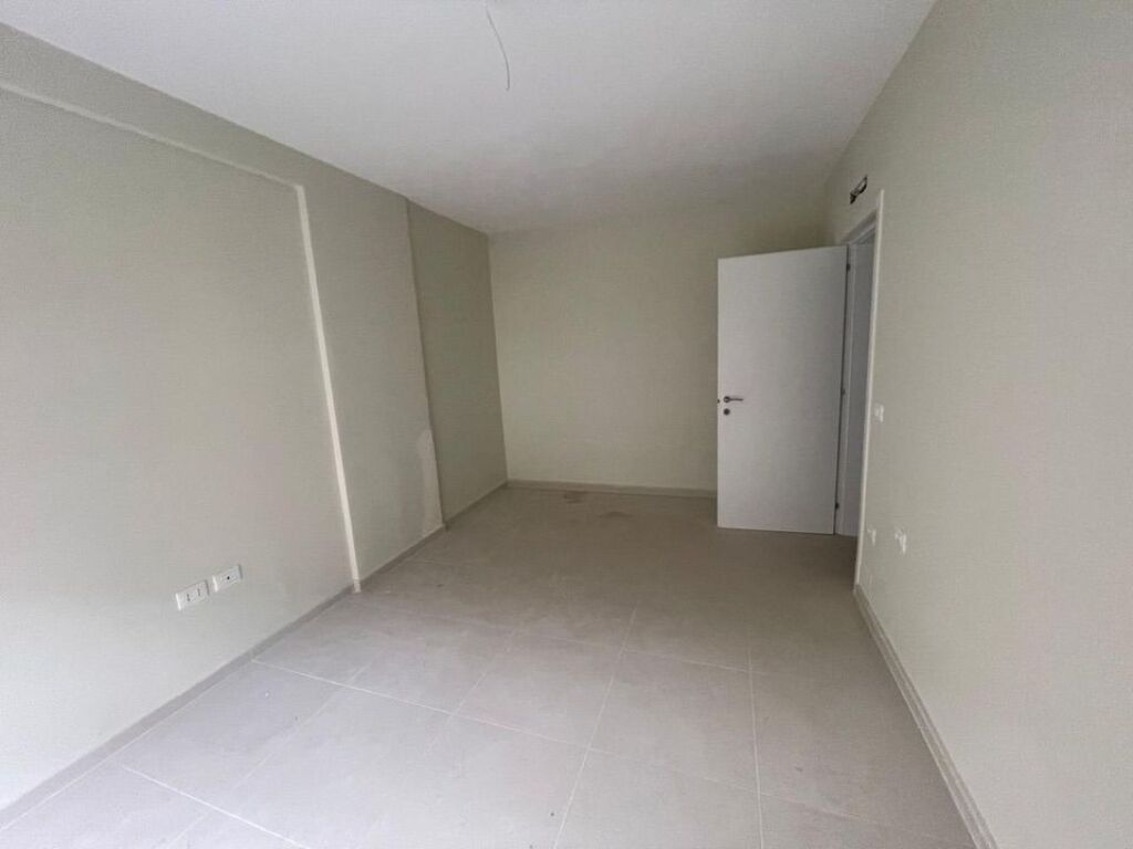 APARTAMENT 1+1 NË SHITJE - SHKOLLA E KUQE / PAZARI RI