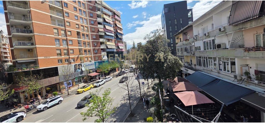 JEPET AMBIENT PER ZYRA ME QIRA TEK RRUGA ELBASANIT!!!