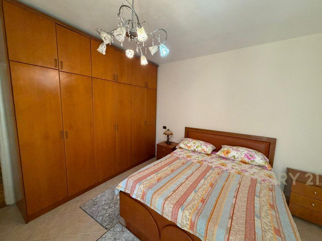 JEPET APARTAMENT 3+1+2 ME QERA NE VOLLGA , DURRES !