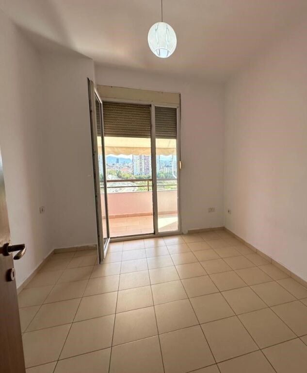 Shitet Apartament 2+1, Kthesa Kamzes