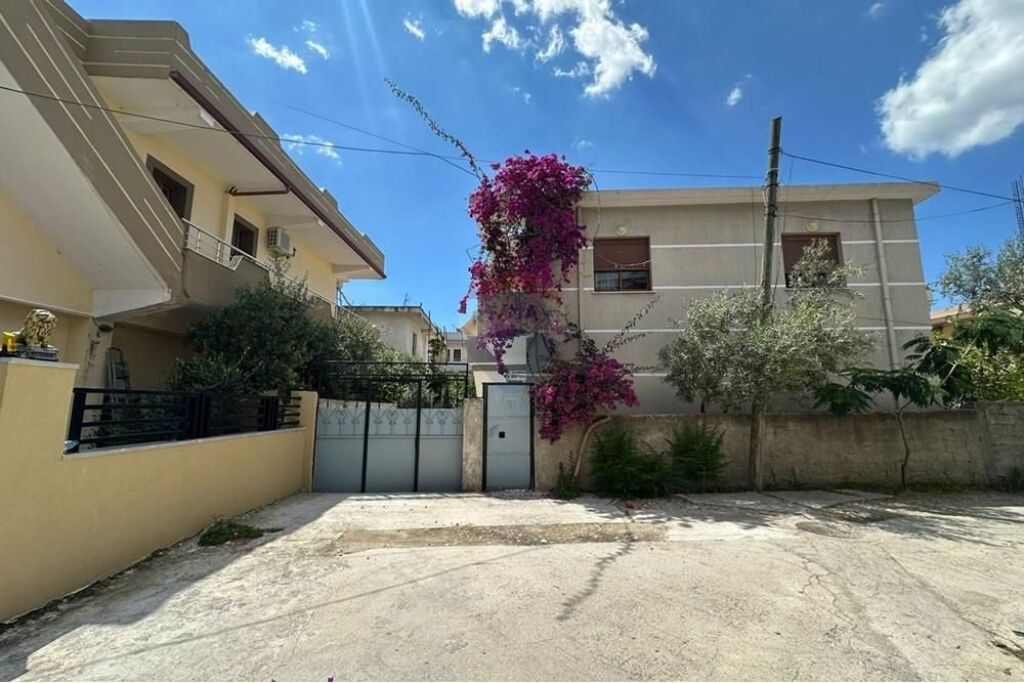 SHTËPI PRIVATE PËR SHITJE – RR. HAXHI XHYHERI, VLORË