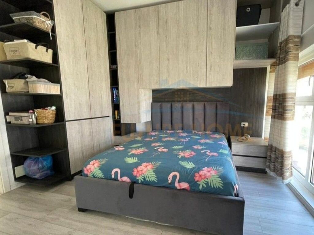 Shitet, Apartament 2+1+2, Kompleksi Mangalem, Tiranë.