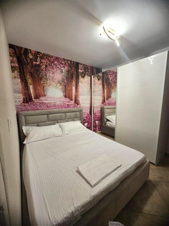 🏢Rruga e Barrikadave,jepet me qera apartament 1+1,i mobiluar. 650Euro