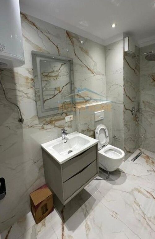 Qera, Ambient biznesi per zyra, Stacioni i Trenit, Tirane.