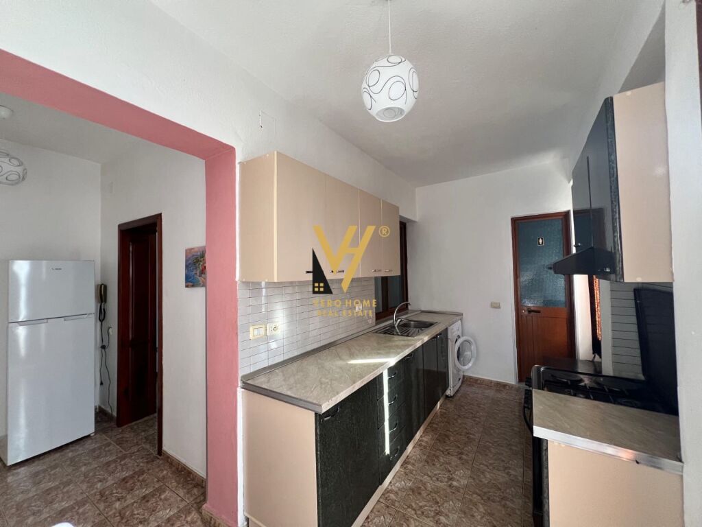 JEPET HYRJE 1+1+BLK TE KODRA E PRIFTIT 35.000 LEKE