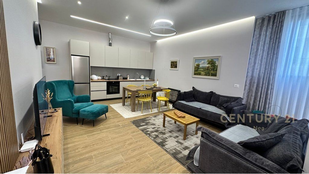 Apartament 2+1+2 me qira tek Kopshti Botanik! 800 € /Muaj