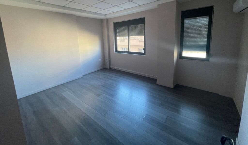 🏢 Jepet me qira njësi komerciale përballë Delijorgjit