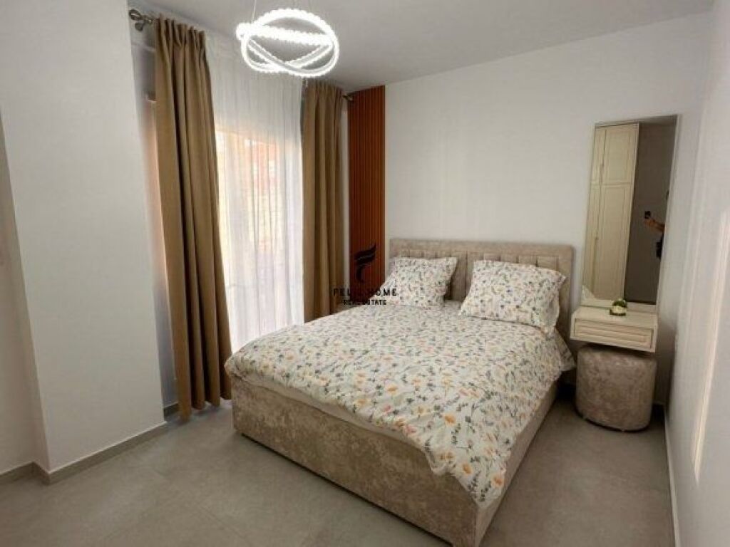 APARTAMENT ME QERA 2+1+2 PAZARI I RI 1.000 EURO FH-67779