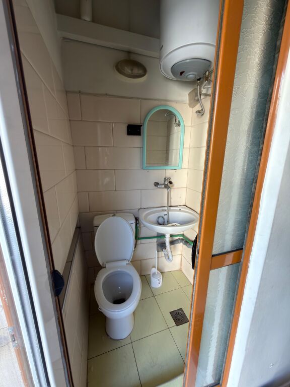 Jepet me qera apartament 1+1 tek Ish Parku (përballë Square 21)
