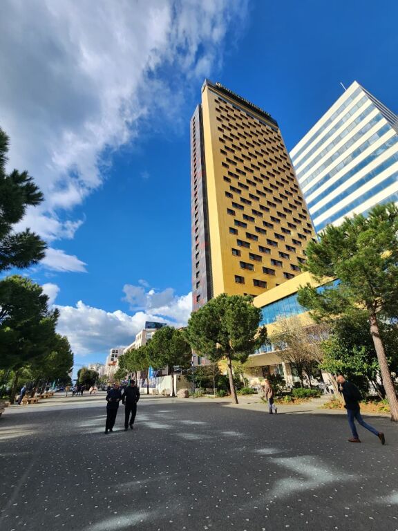 DYQAN me Qira: 📍 Bulevardi i ri fiks te Ministria e Drejtësisë - ose Zëri Popullit Tiranë - Kt.1 - 55 m2 - 620€/Muaj NETO 🔥