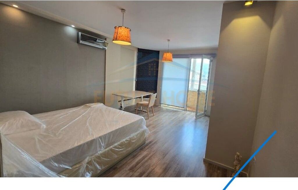 Shitet, Apartament 2+1+2,  Blloku i Vilave Selitë, Tiranë.