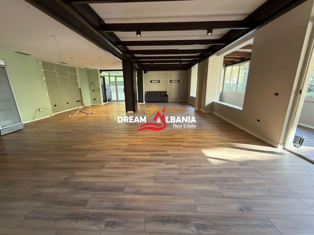 Jepet me qera ambient biznesi dyqan tek Liqeni i Thate, rruga Eduart Mano (ID 42711020)