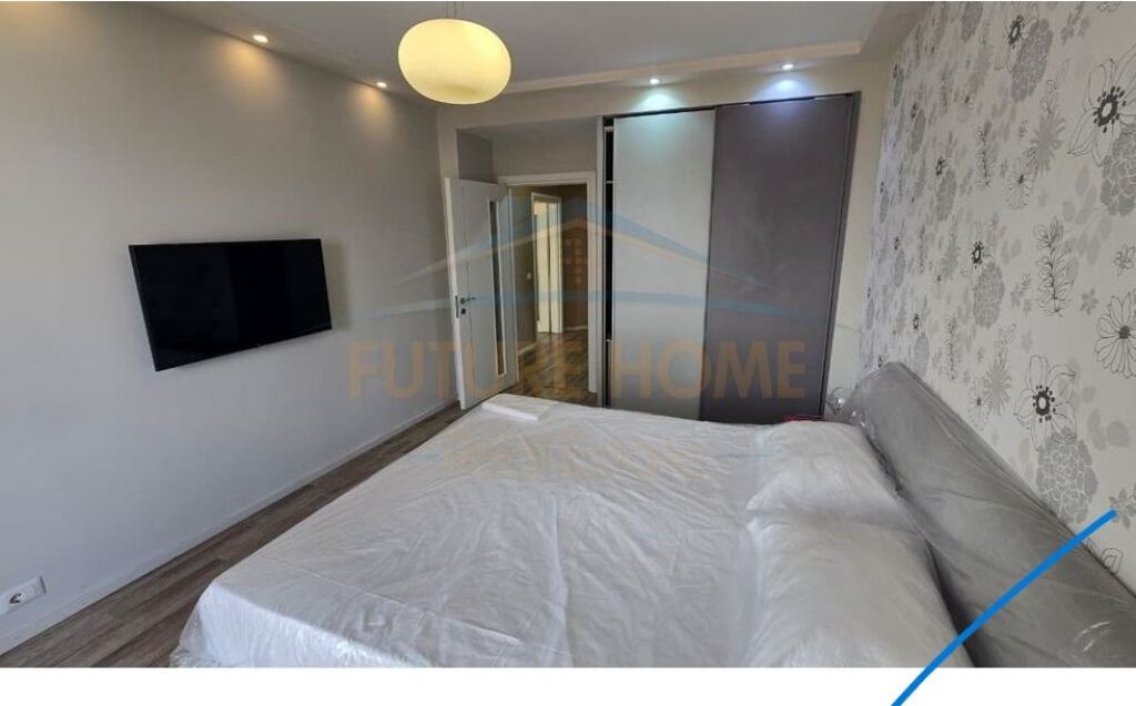 Shitet, Apartament 2+1+2,  Blloku i Vilave Selitë, Tiranë.