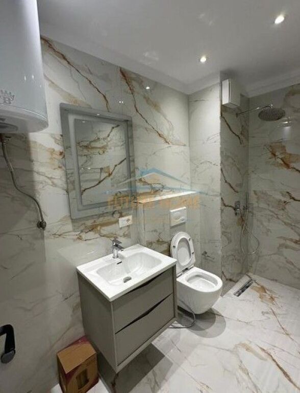 Qera, Ambient biznesi per zyra, Stacioni i Trenit, Tirane.