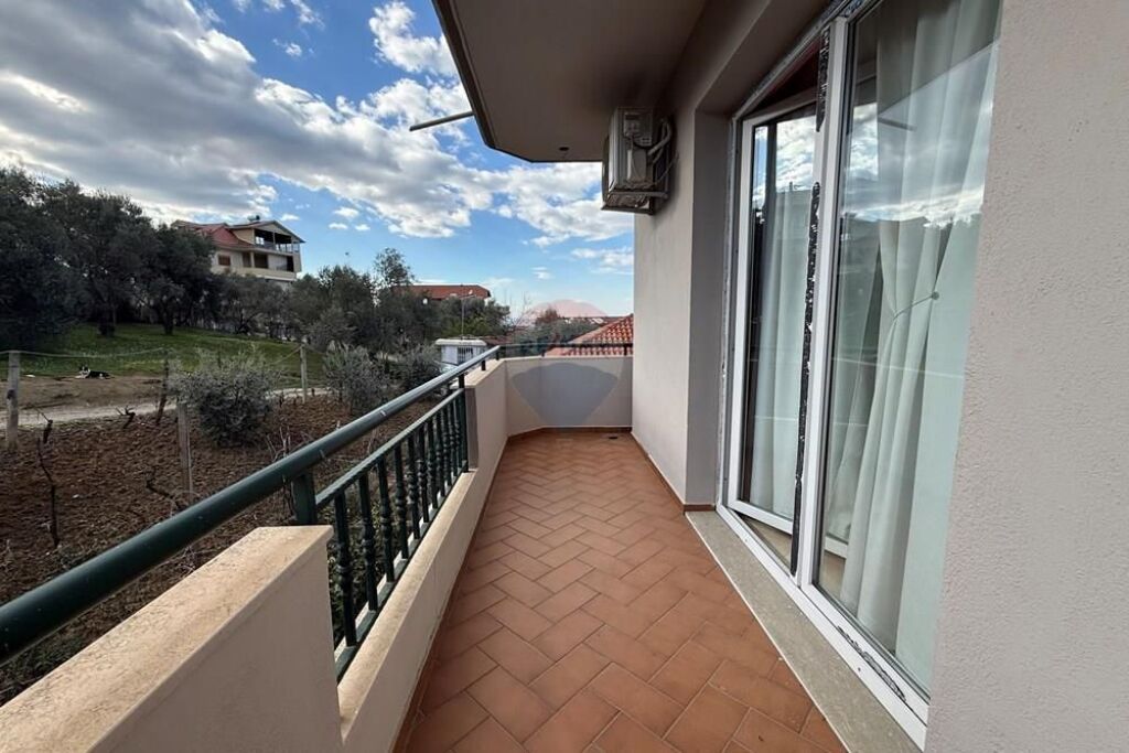 3-storey villa for sale in Sauk!