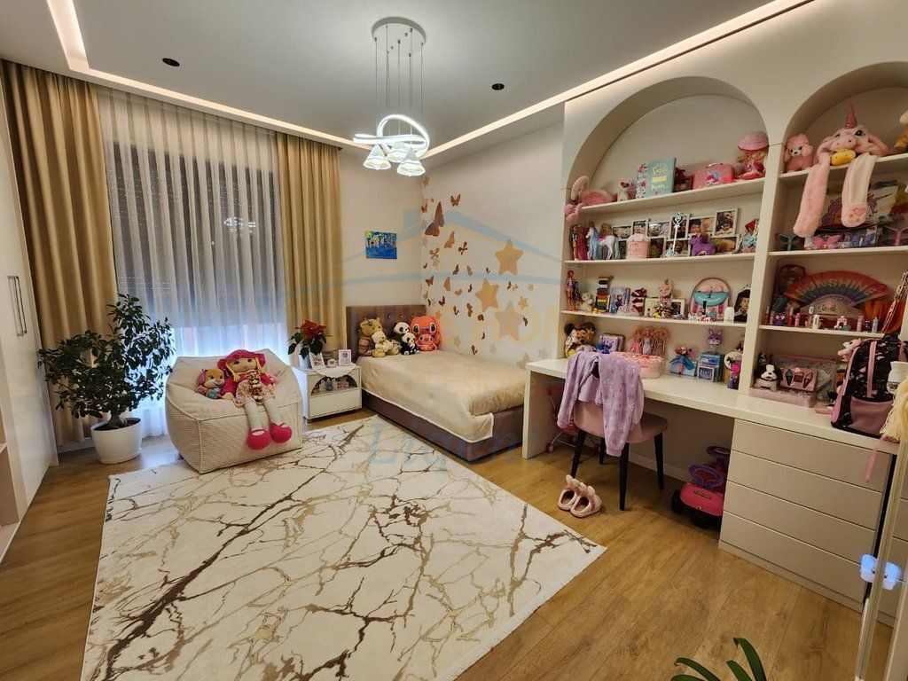 Shitet, Apartament 2+1+Post Parkimi, Liqeni i Thate, Tiranë