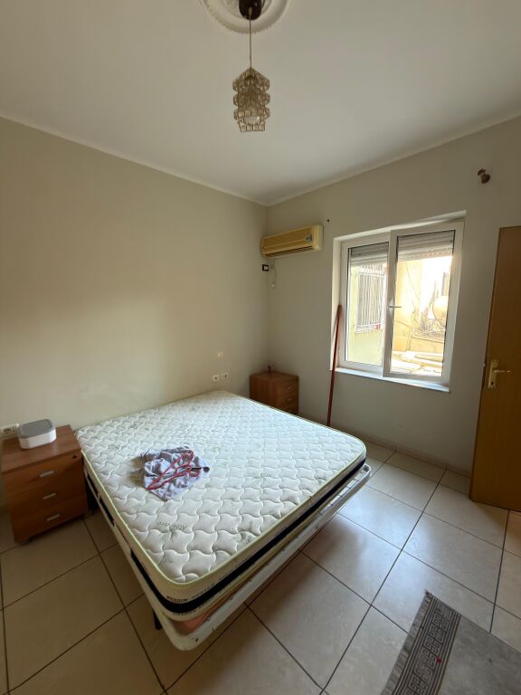 Jepet me qera apartament 1+1 tek Ish Parku (përballë Square 21)
