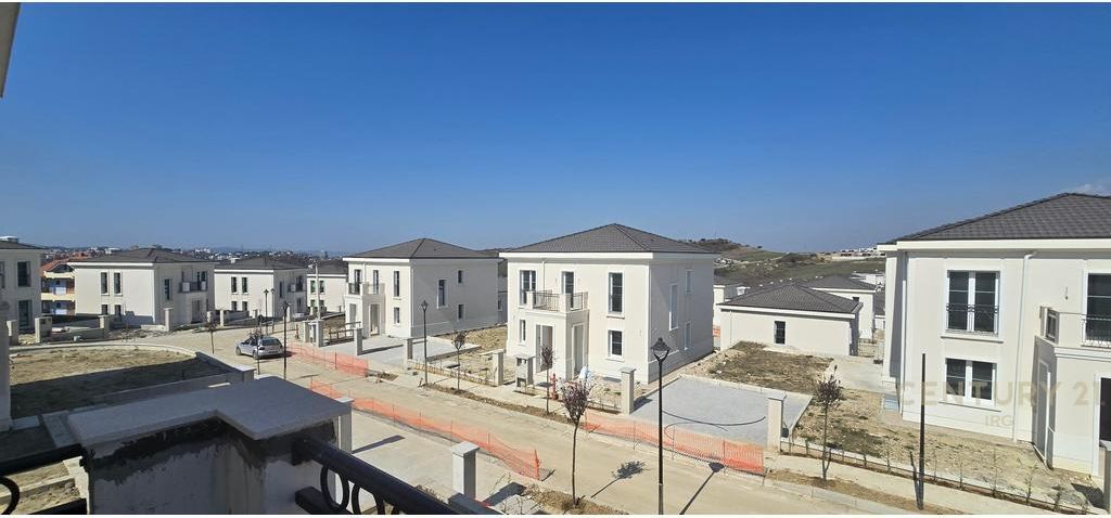 VILLA SUL LAGO DI ROLLING HILLS!