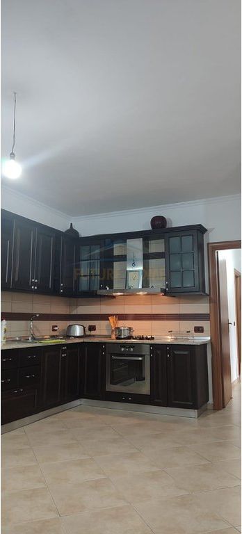 Qera, Apartament 2+1+2+Depo, Rruga e Kavajës, Tiranë