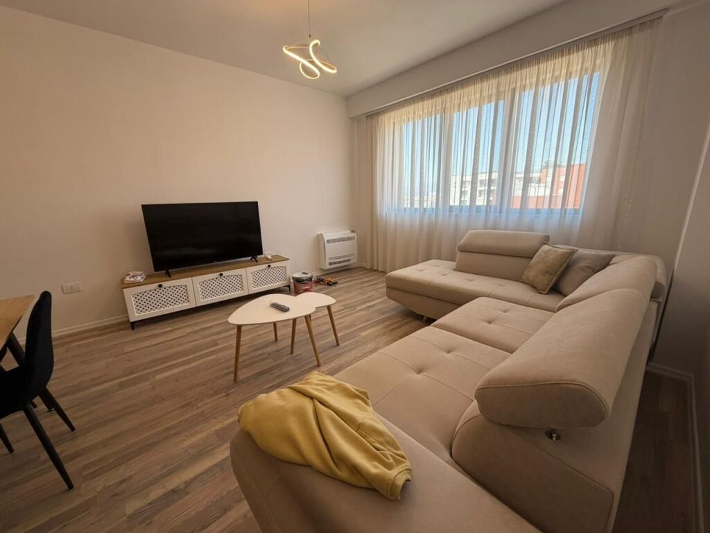 🏡 Jepet me qira 1+1 + 🅿️ –  📍Astir, Kompleksi Urban Gate💶 53,000 lekë/muaj