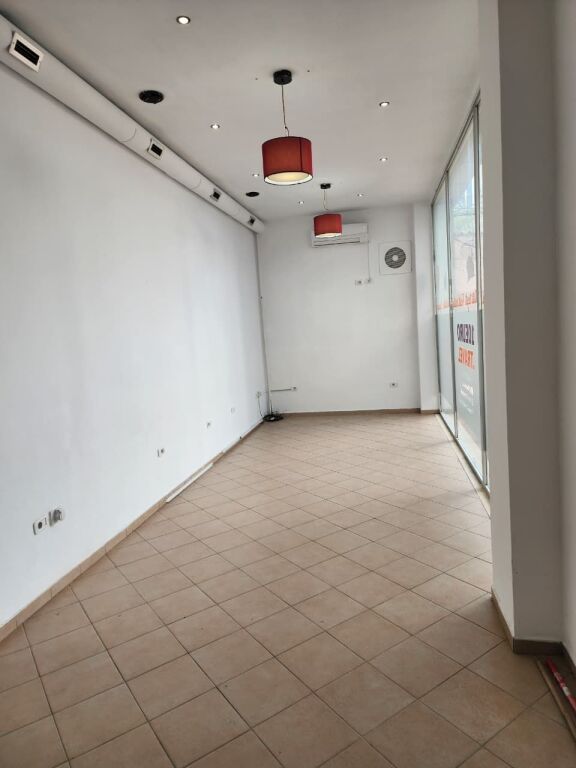 DYQAN me Qira: 📍 Bulevardi i ri fiks te Ministria e Drejtësisë - ose Zëri Popullit Tiranë - Kt.1 - 55 m2 - 620€/Muaj NETO 🔥