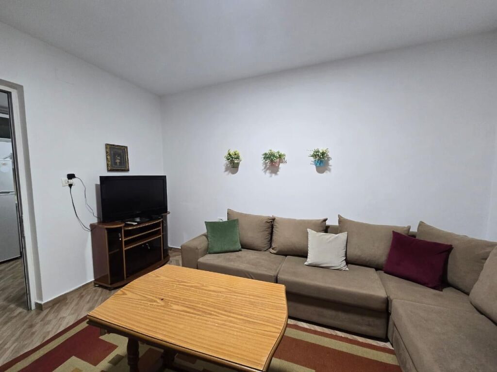 Jepet Me Qera Apartament 1+1