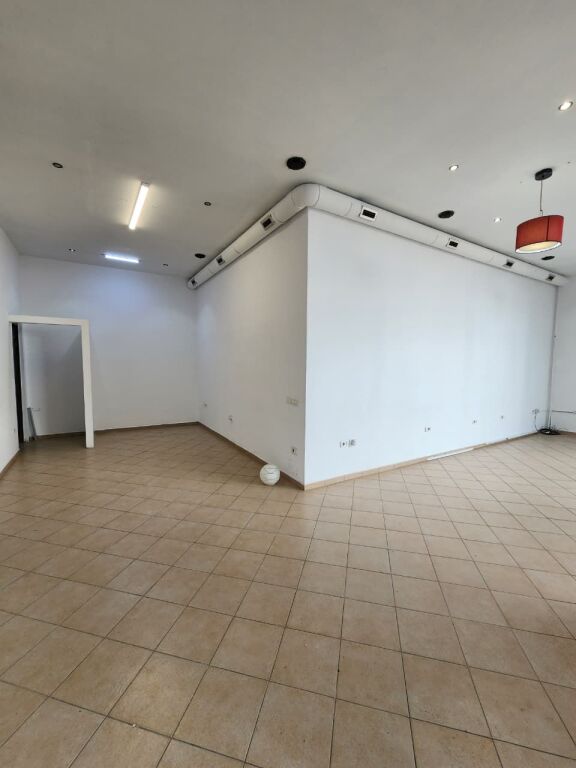 DYQAN me Qira: 📍 Bulevardi i ri fiks te Ministria e Drejtësisë - ose Zëri Popullit Tiranë - Kt.1 - 55 m2 - 620€/Muaj NETO 🔥