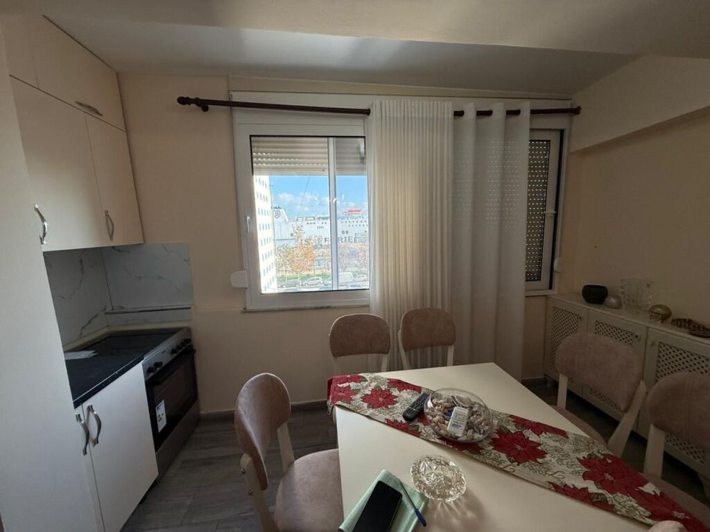 Apartament 2+1 per qira prane Portit ne Durres.
